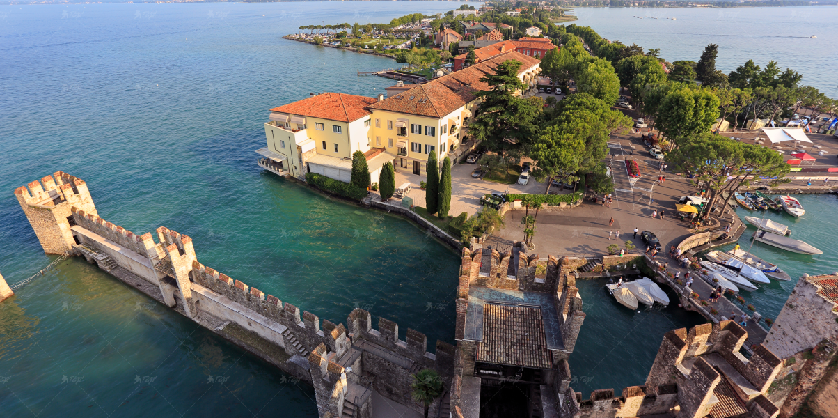 Місто-курорт Сірміоне Зображення-1